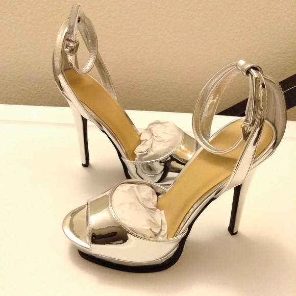Brand New Wild Diva Silver Metallic Stiletto Heels - Picture 6 of 8